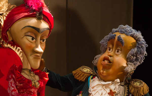 DOM JOÃO E A INVENÇÃO DO BRASIL - Catibrum Teatro de Bonecos (MG)