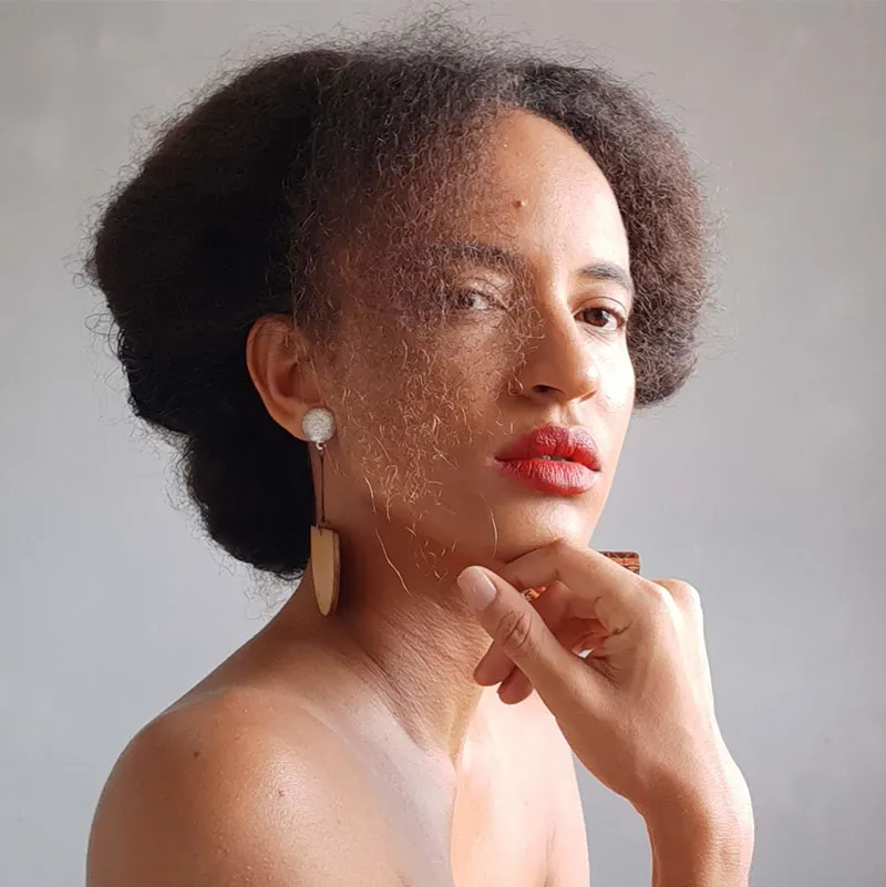 LAÍS MACHADO | Autorretrato