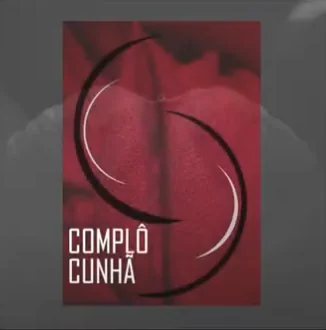 Uma logomarca com fundo vermelho e duas linhas curvas pretas e pretas entrelaçadas. O texto COMPLÔ CUNHÃ está escrito em letras brancas na parte inferior.