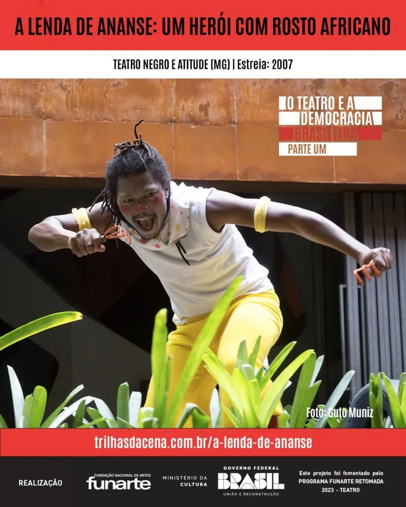 Arte de divulgação. Uma pessoa vestindo camisa branca e calça amarela agacha-se energicamente entre plantas verdes, com um rosto expressivo e punhos erguidos, em frente a uma parede cor de ferrugem. Foto: Guto Muniz